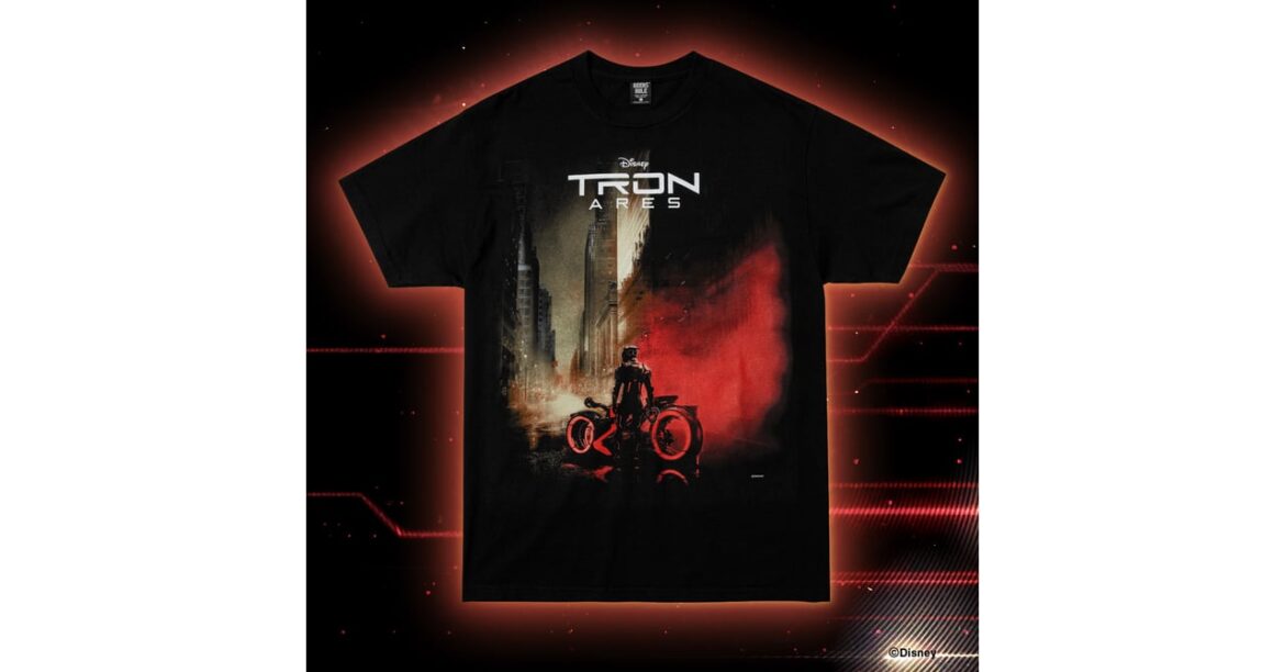 ギークス ルールが映画「トロン : アレス」とコラボ フロントにポスターヴィジュアルをプリント ギークス ルールが映画「トロン : アレス」とコラボ フロントにポスターヴィジュアルをプリント