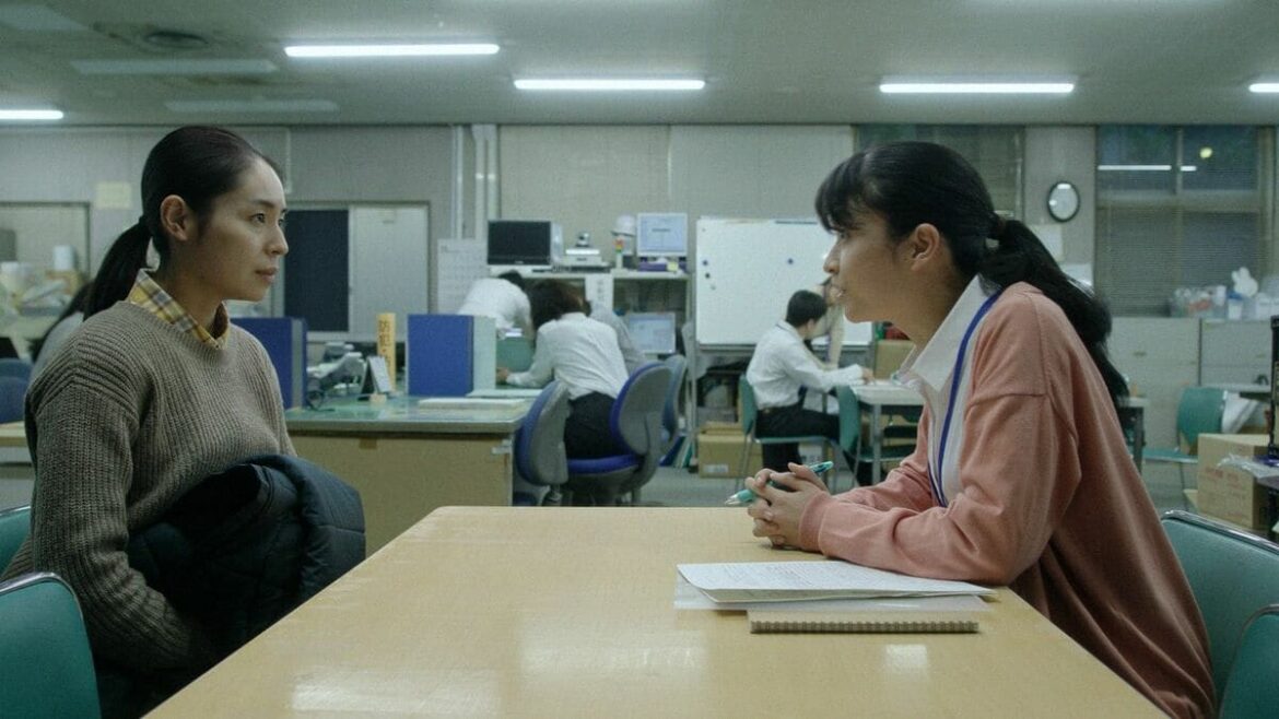 映画『スノードロップ』生活保護受給者だった監督が描く｢矛盾｣。生活保護の受給申請が進んでいたのに｢家族はなぜ川に入ったのか？｣ | AERA DIGITAL | 東洋経済オンライン