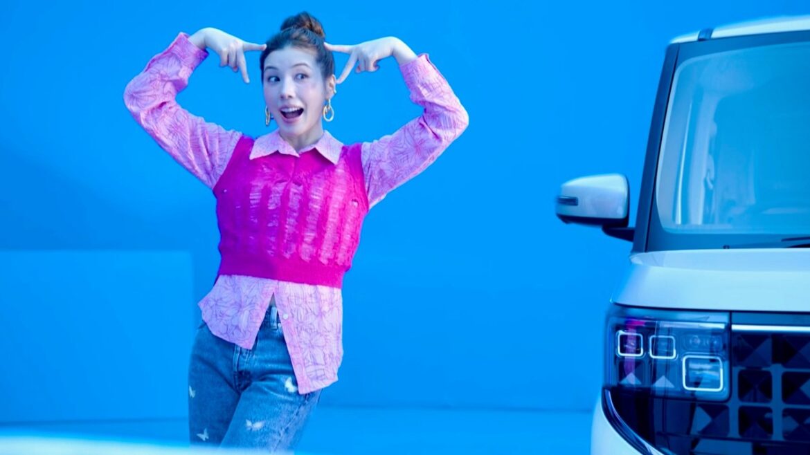 仲里依紗、見た目が可愛い!新型ルークスの丸みデザインにときめき/日産 ルークス CM+メイキング 仲里依紗、見た目が可愛い!新型ルークスの丸みデザインにときめき/日産 ルークス CM+メイキング