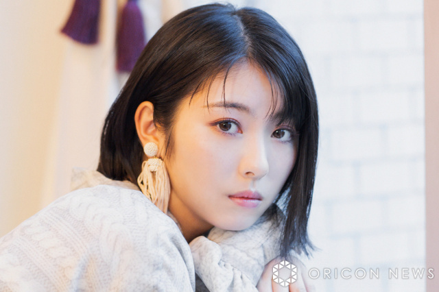 浜辺美波、“父親”と肩寄せ合いニッコリ「めちゃくちゃ可愛い」「微笑ましい」 ドラマ『もしがく』オフショット | ORICON NEWS | 国内海外のニュース 浜辺美波、“父親”と肩寄せ合いニッコリ「めちゃくちゃ可愛い」「微笑ましい」 ドラマ『もしがく』オフショット | ORICON NEWS | 国内海外のニュース