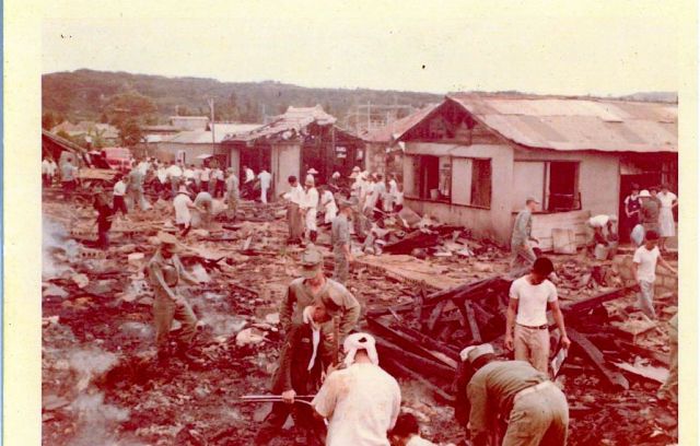 撮影が禁止された事故直後に現場をとらえた貴重な写真。手前に宮森小の校舎や民家があった＝石川歴史民俗資料館提供