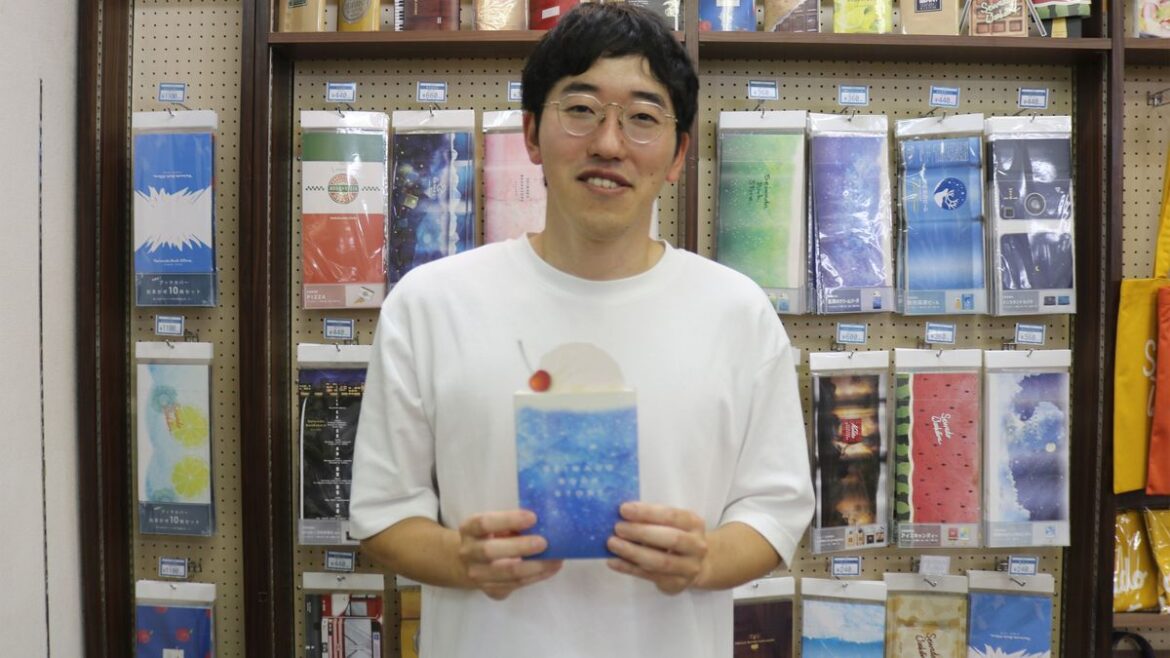 ｢牛乳石鹸のブックカバー｣に大行列ができた…潰れかけた｢町の本屋｣を救った3代目店主の"逆転の仕掛け" ｢店は古くてもお客さんは来てくれる｣ | PRESIDENT Online（プレジデントオンライン）