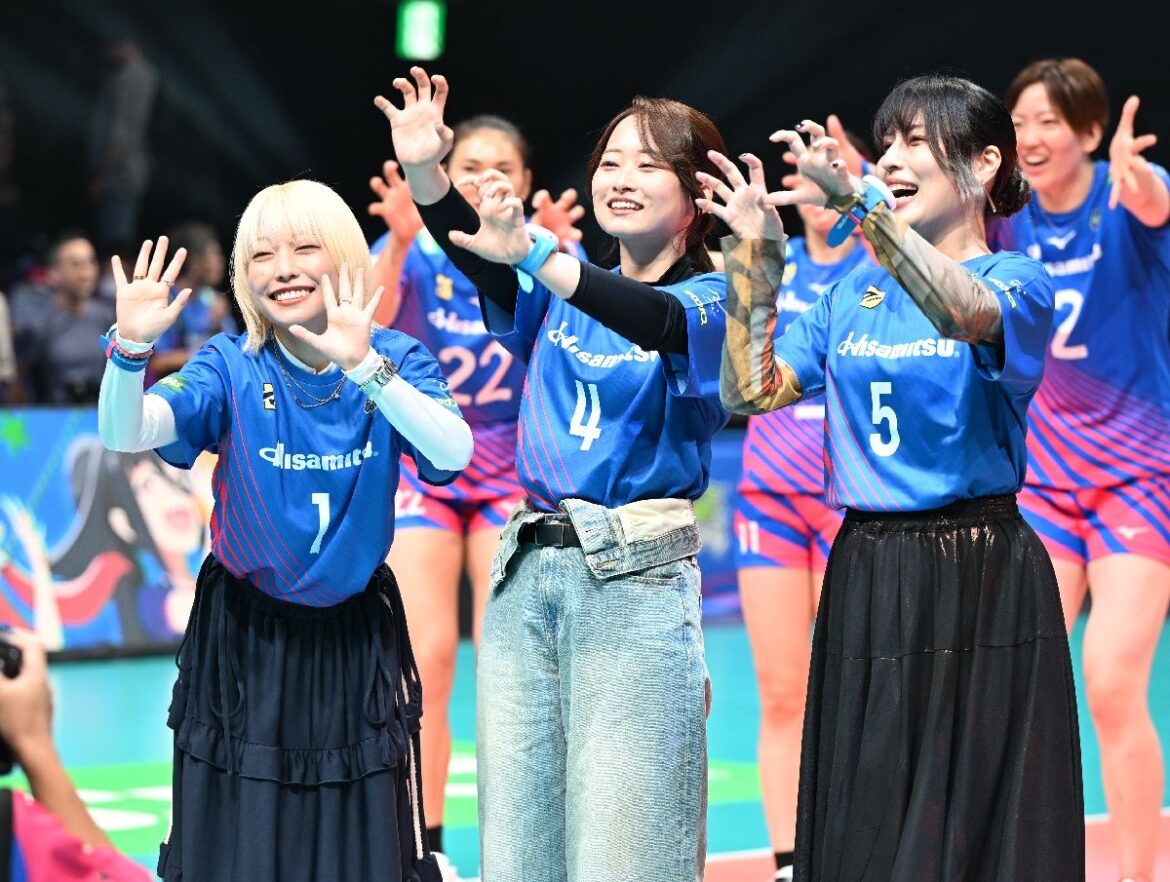 “聖地”で劇場版PR SAGA久光スプリングス、ゾンビランドサガとコラボ 声優 本渡楓さん､河瀬茉希さん､衣川里佳さんが登場！ - 佐賀新聞