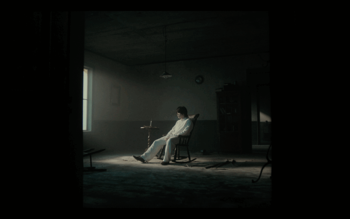 Mrs. GREEN APPLE、映画”#真相をお話しします”主題歌「天国」オフィシャル・リリック・ビデオ公開。大森元貴が歌い紡いでいく様をワンカット長回しで撮影 Mrs. GREEN APPLE、映画"#真相をお話しします"主題歌「天国」オフィシャル・リリック・ビデオ公開。大森元貴が歌い紡いでいく様をワンカット長回しで撮影