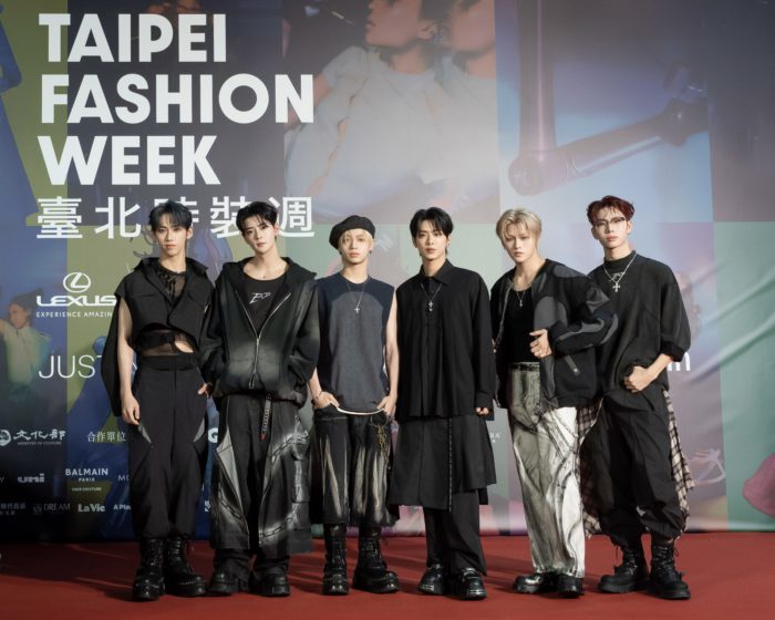 台湾男性アイドルグループグループSEVENTOEIGHT が、 PCES のデザイナーによる衣装を着てイベントに出席しました