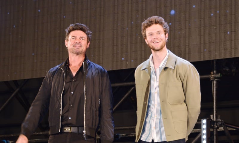 カール・アーバンと、ジャック・クエイド　写真：The Hollywood Reporter Japan