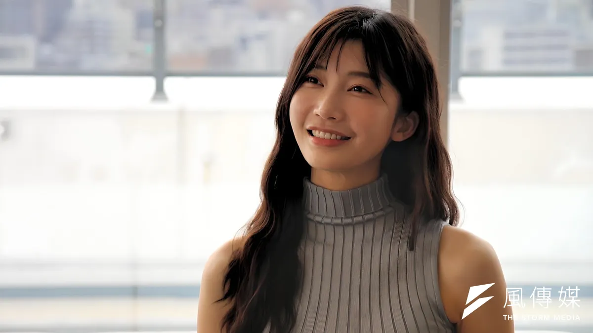 小倉ゆうかがショートドラマアプリ「BUMP」の新作で5年ぶりに俳優復帰し、崖っぷちの元港区女子役をコミカルに演じる。（写真/黃信維撮影）