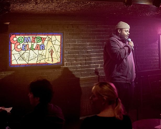 笑わせる相手はあくまで目の前の観衆のみ(『これって生きてる？』)