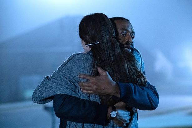 絶望のなか、別れた妻と再会するマーティー