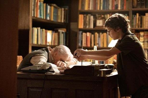 チャックに“数学”を教える祖父アルビーは、物語の要となる存在