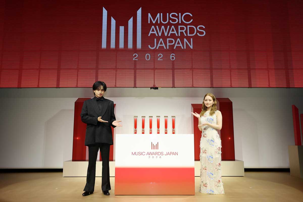 TOKYO NODEにて行われた『MUSIC AWARDS JAPAN 2026』のノミネート作品発表会の様子。司会は住吉美紀、クリス・ペプラー。