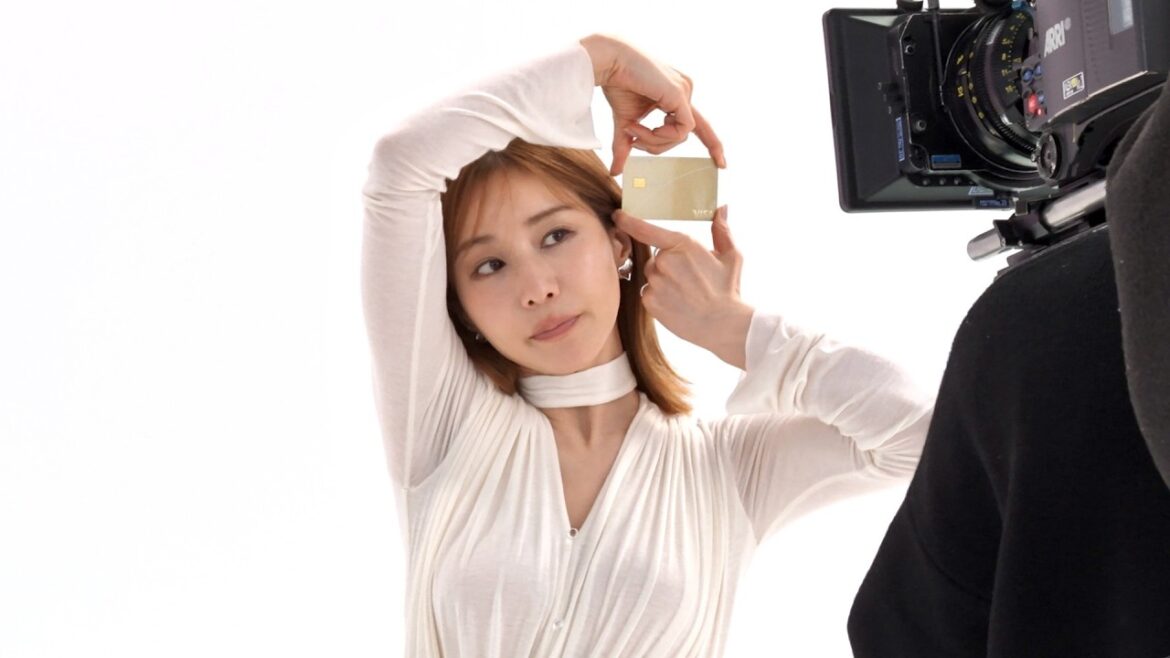 田中みな実、器械体操の経験が炸裂!柔らかすぎる腕に振付師NOSUKEも驚愕/「au PAY カード」CM+インタビュー+メイキング 田中みな実、器械体操の経験が炸裂!柔らかすぎる腕に振付師NOSUKEも驚愕/「au PAY カード」CM+インタビュー+メイキング