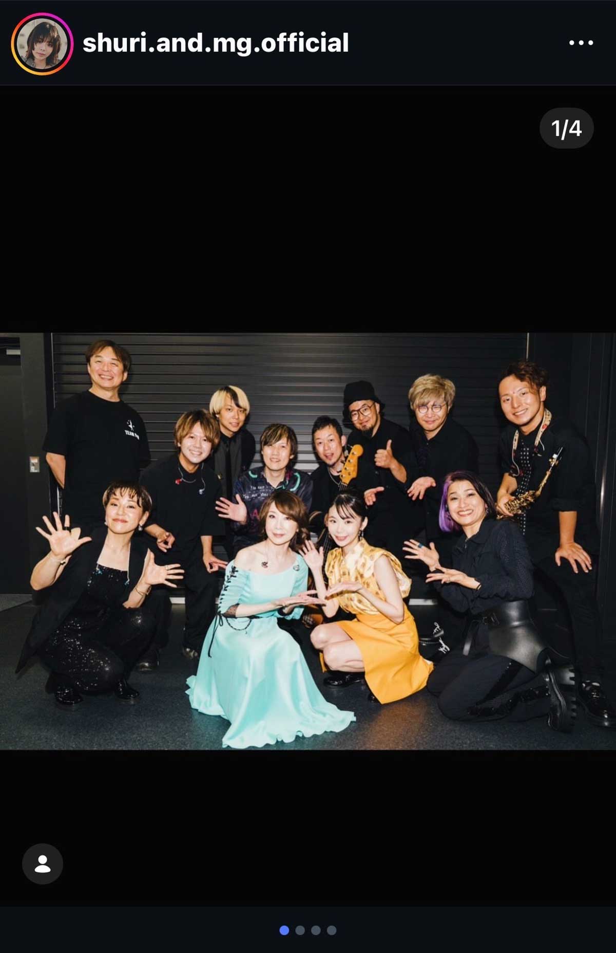 趣里のInstagramより。母・伊藤蘭との仲睦まじい関係が見て取れる