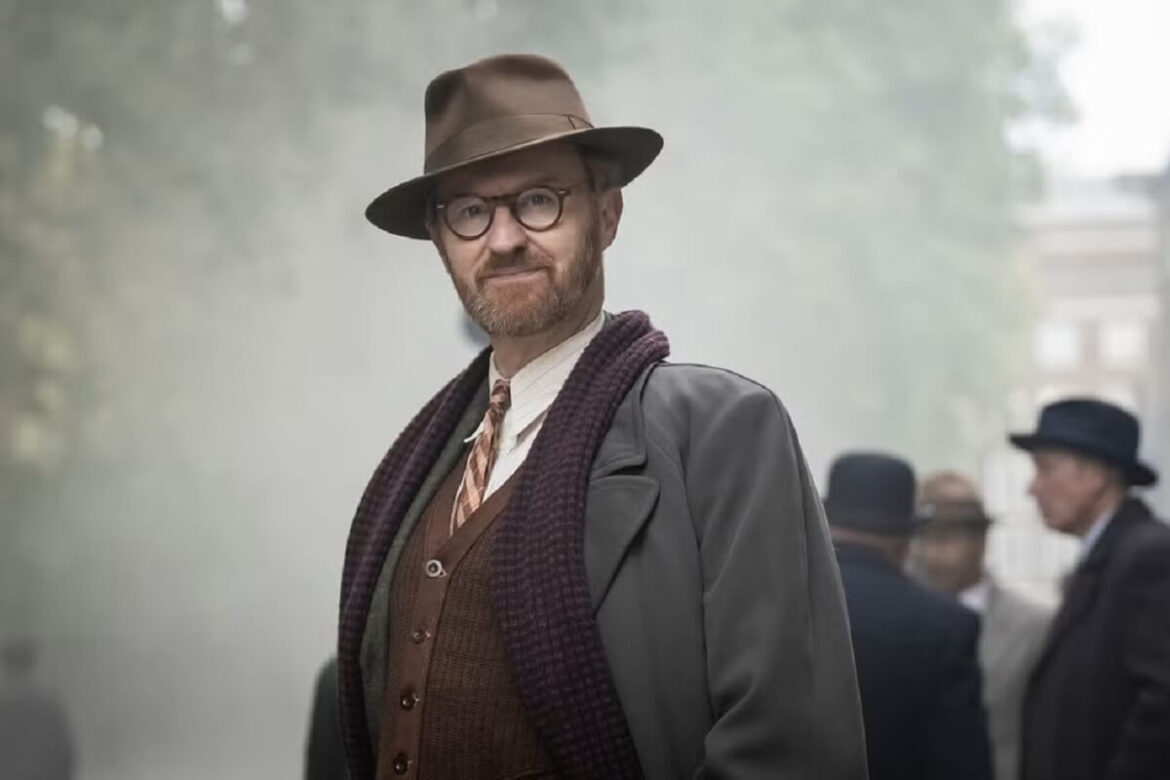『SHERLOCK/シャーロック』マーク・ゲイティス主演『書店探偵ブック』シーズン2の予告編&ファーストルック到着 – 海外ドラマNAVI ディズニープラス 500円分のデジタルギフトプレゼント