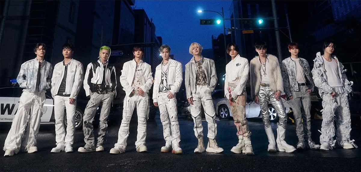 K-POPアイドルがジーンズを多用する理由は? TREASUREやITZYのスタイリストに聞く
