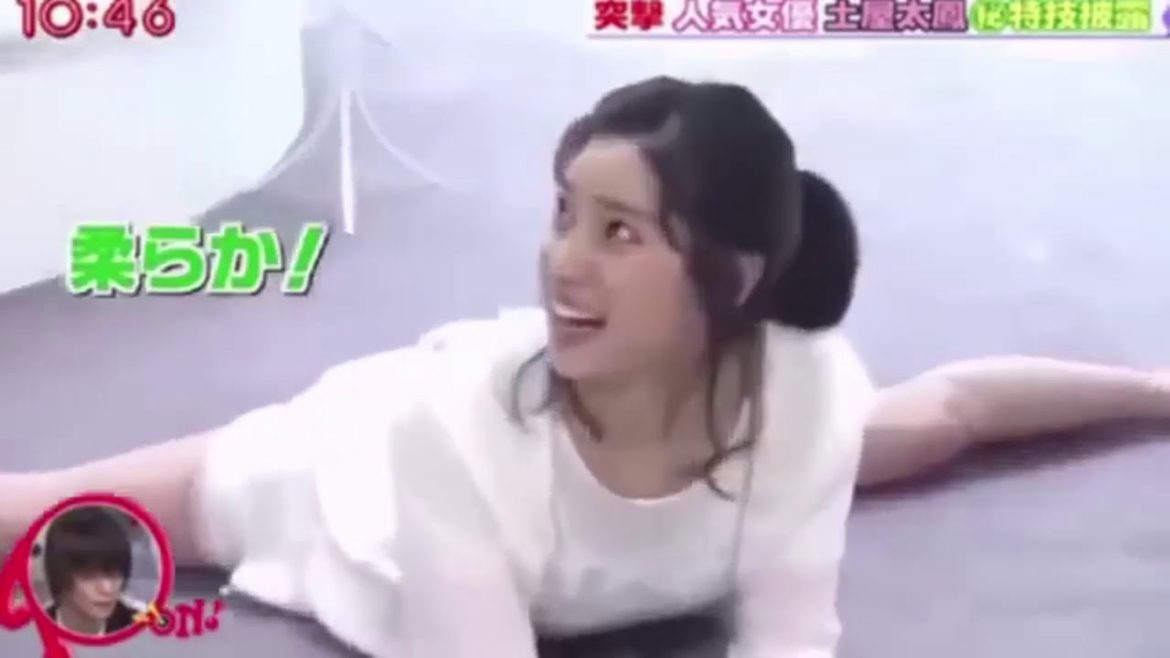 土屋太鳳の180度開脚集