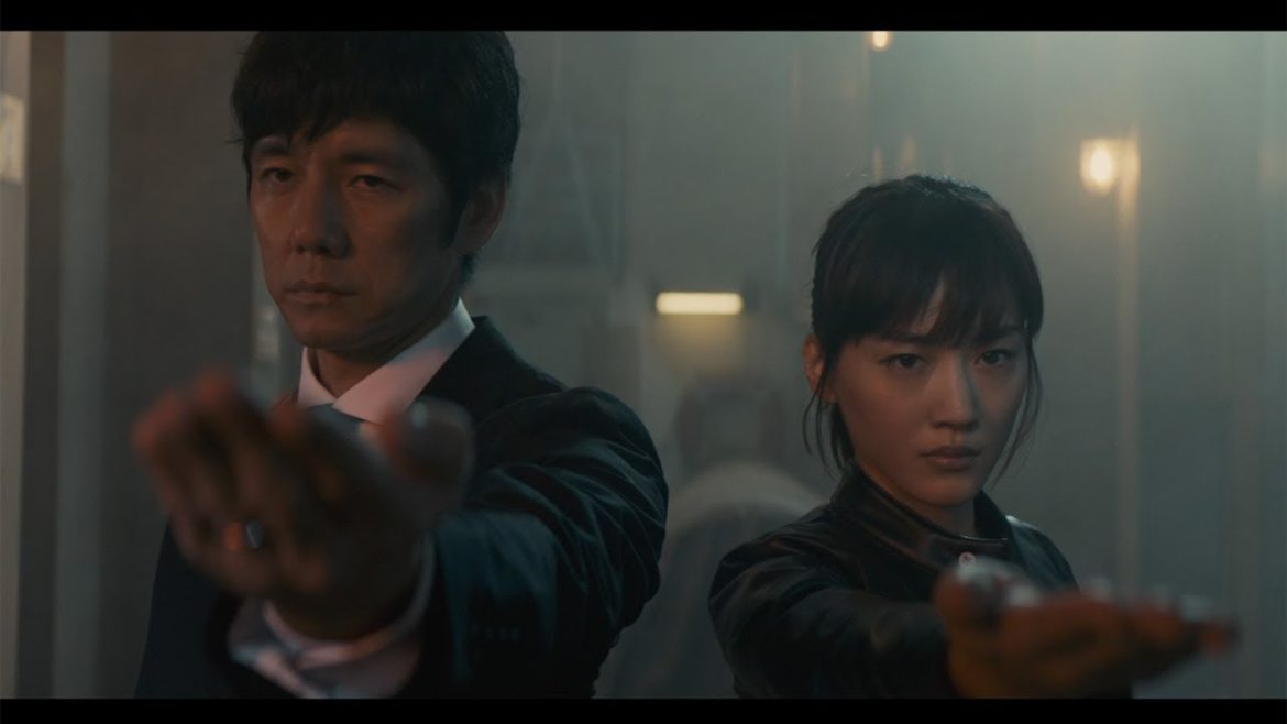 綾瀬はるか×西島秀俊　驚き“夫婦”の映画「奥様は、取り扱い注意」公開日　3月19日に決定！