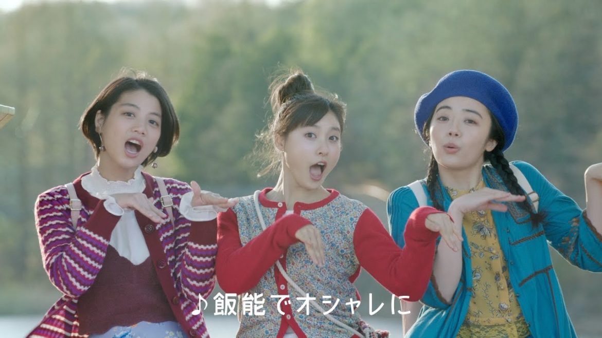 土屋太鳳、ムーミンとコラボでキュートなダンス披露　西武鉄道『ちちんぶいぶい秩父』新テレビCM「新型特急」編「飯能の休日」編