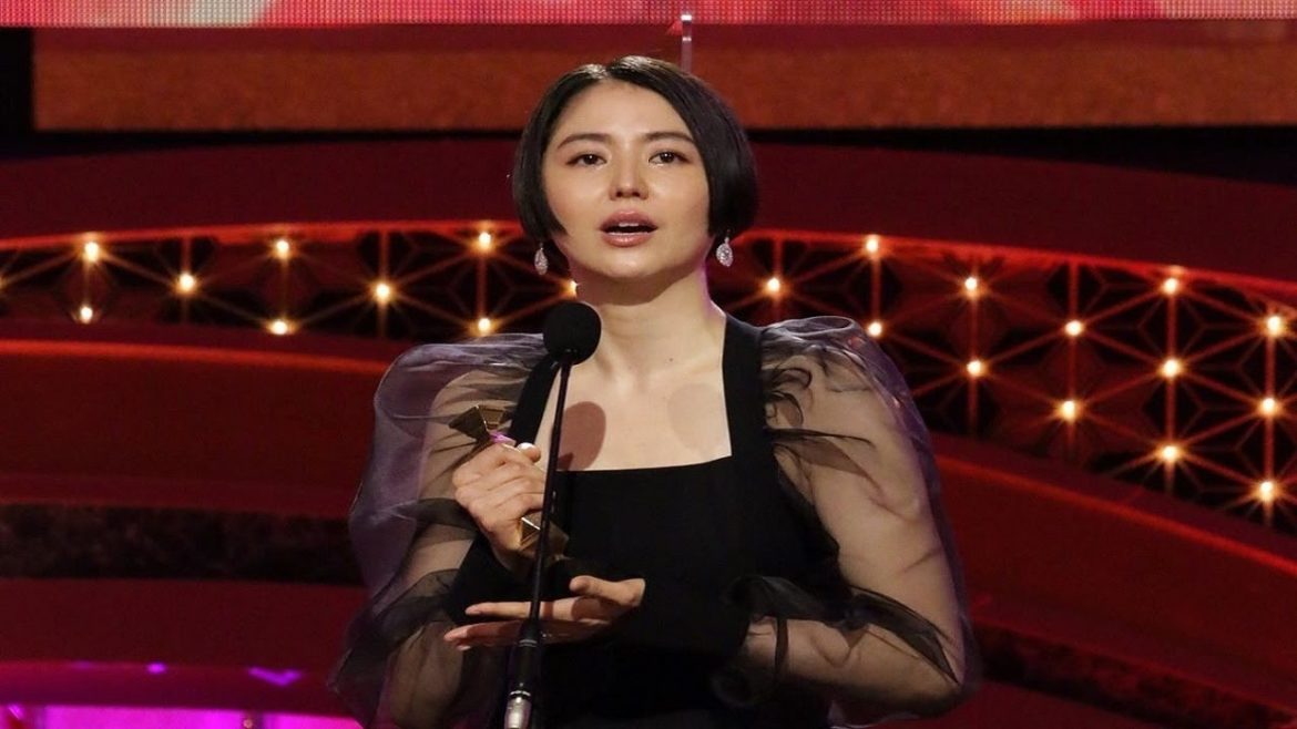 長澤まさみ 優秀主演女優賞 第44回 日本アカデミー賞 授賞式 2021年3月19日 長澤まさみ「コンフィデンスマンＪＰ　プリンセス編」