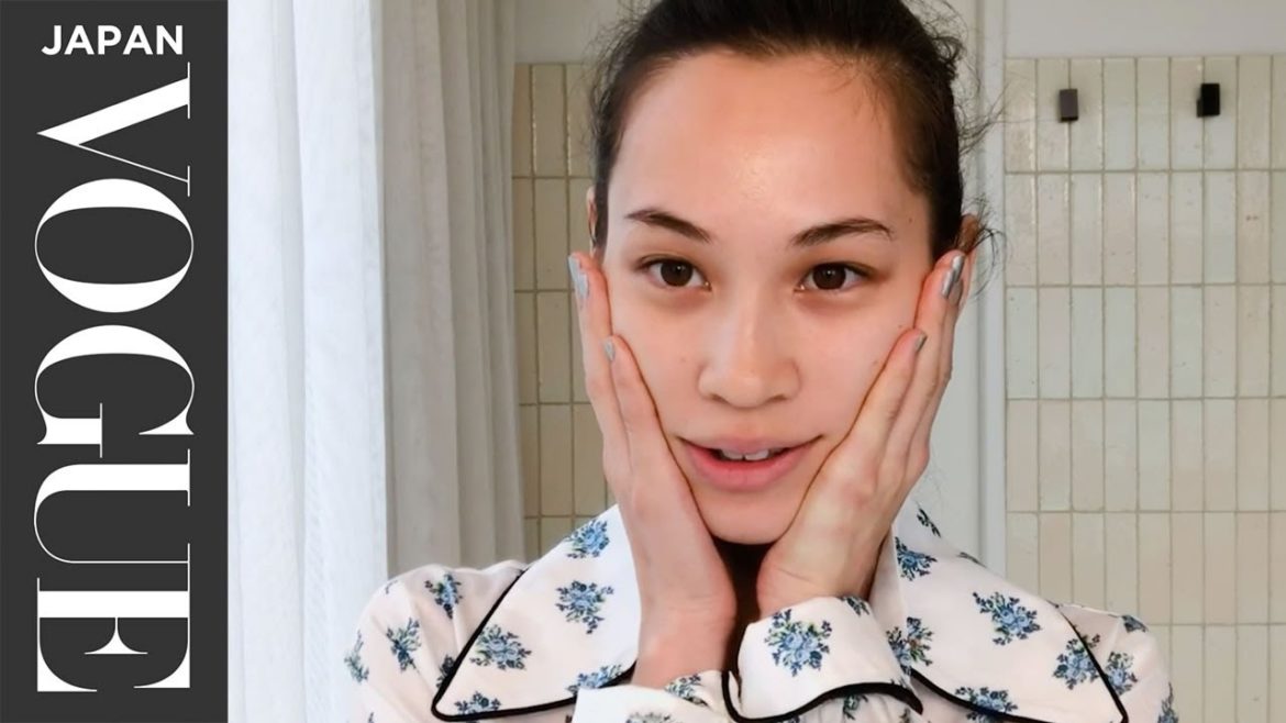 水原希子、艶肌の秘密とセルフメイクを公開。| Beauty Secrets | VOGUE JAPAN