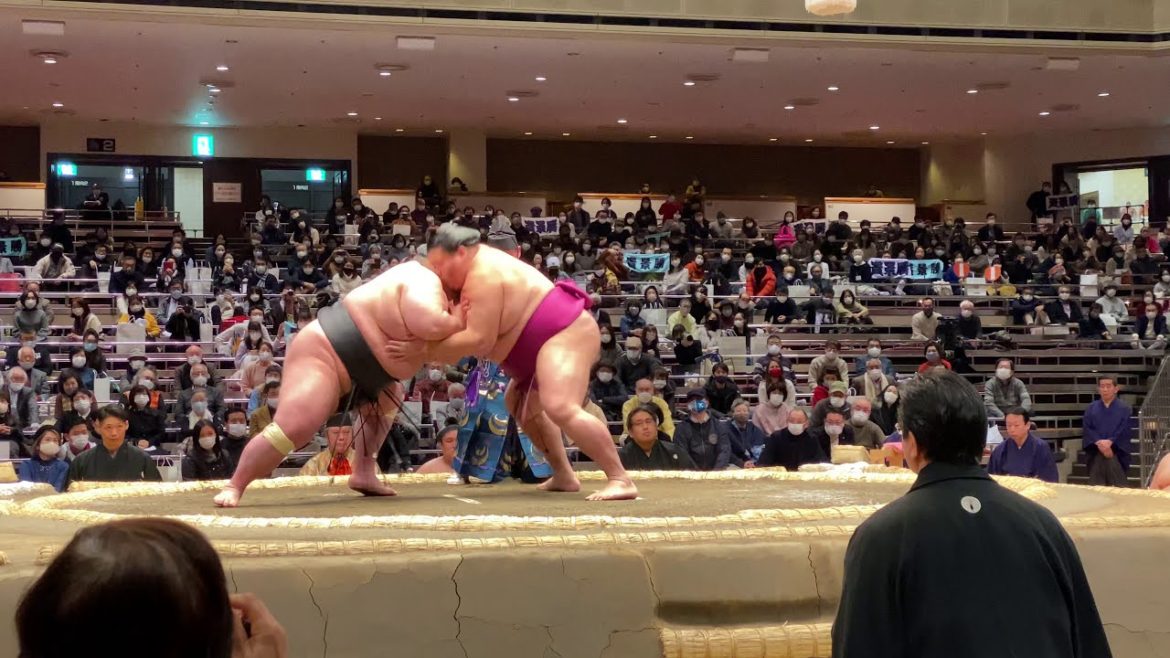 【4K 60fps】まさかの展開⁉️ 大相撲令和三年初場所初日　貴景勝対御嶽海　正面　溜席