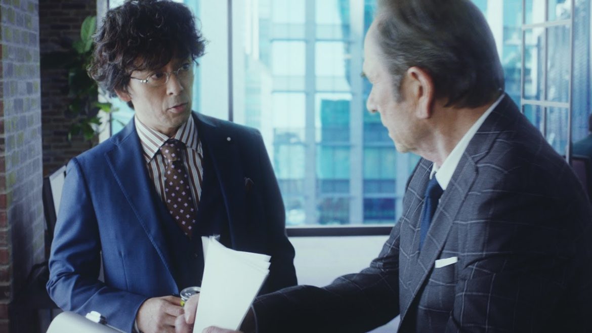 滝藤賢一、「ありえない」“宇宙人”ジョーンズとの共演にど緊張…！　「アイアンボス」新ウェブCMが公開