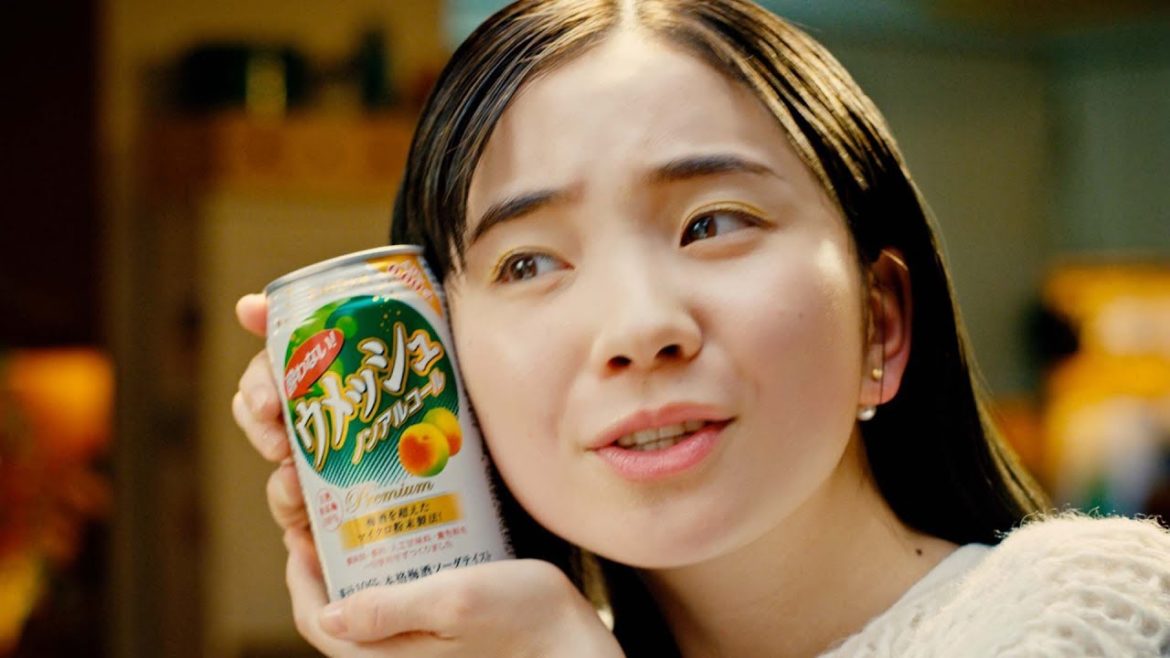 福地桃子、缶にほおずり！　「酔わないウメッシュ」新イメージキャラクターに　新CM公開