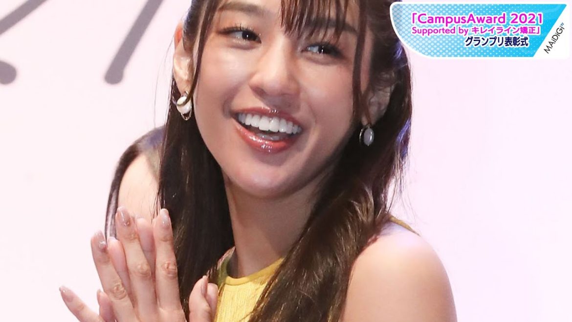 岡副麻希、タイトミニワンピですらり美脚　華やかカラーで夏先取りムード