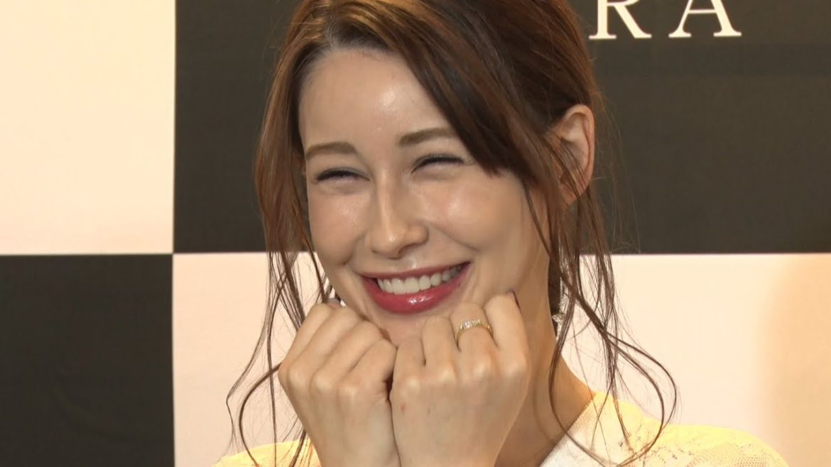 ダレノガレ明美、“あざとかわいい顔”披露で大照れ！　開き直って「年内使いまくります！」宣言も