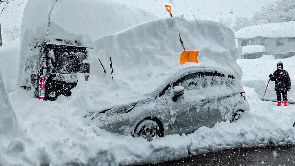 CRAZY WEATHER! Snow Storm in Japan (Dec 16, 2020)