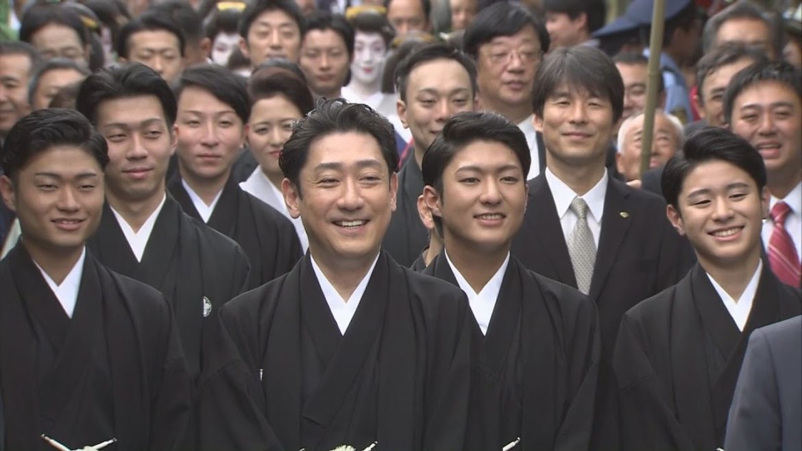 橋之助さんら浅草でお練り 芝翫襲名に向け、成功祈願