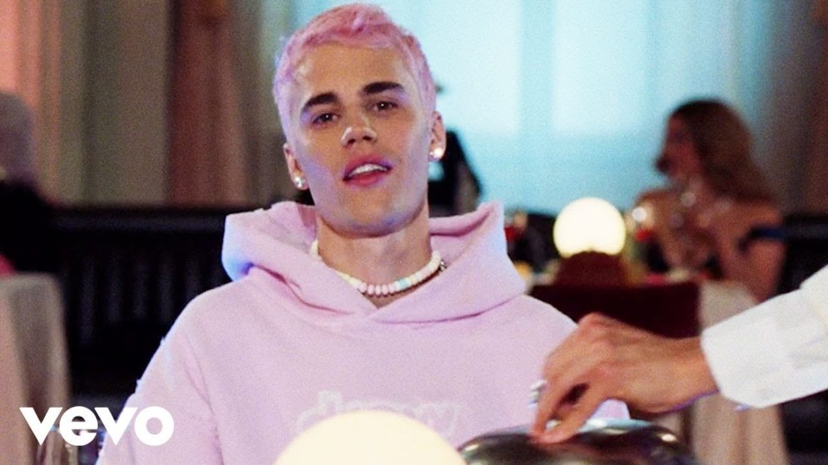 Justin Bieber – Yummy (Official Video) Justin Bieber - Yummy (Official Video)