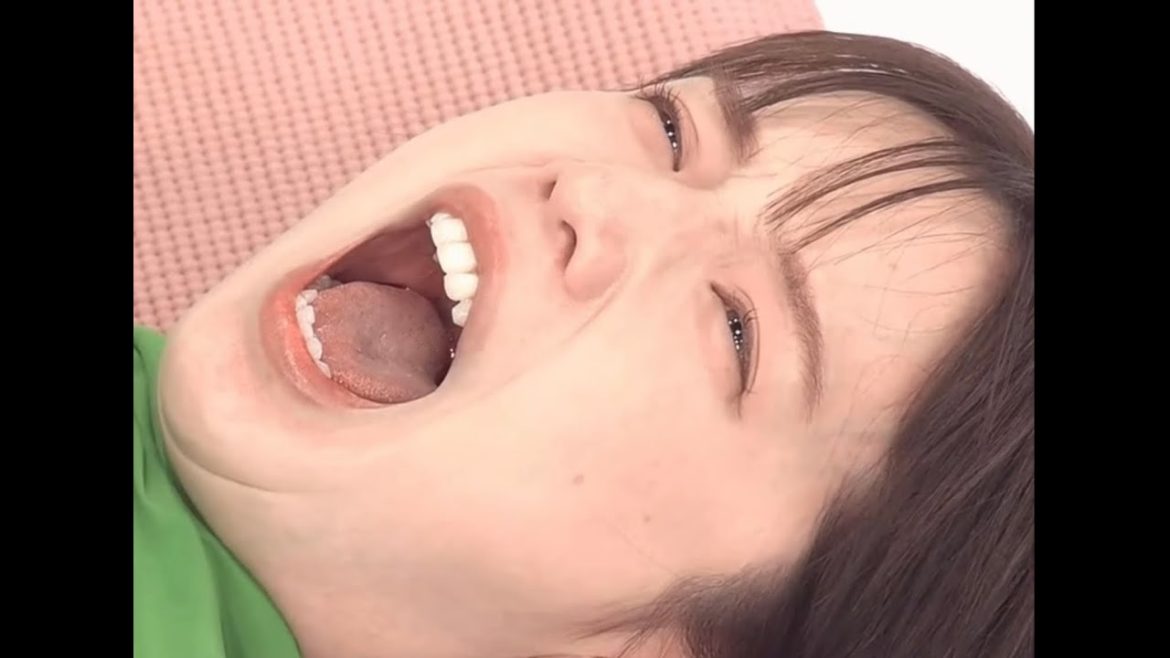 弘中綾香のエッチな舌