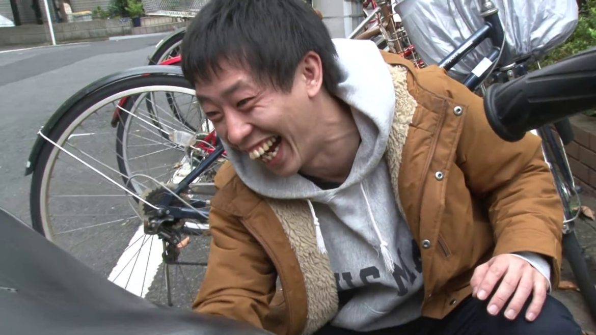 【ドッキリ】相方のバイクを勝手に金ピカに塗ってみた【さらば青春の光】