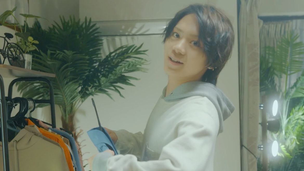 佐藤流司、共同生活をする彼女とシャンプーをシェア　MoccHi SKIN「佐藤流司とシェアするシャンプー」新WebCM