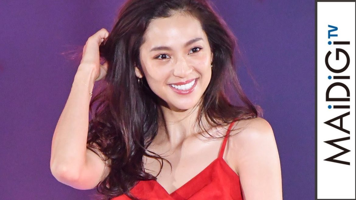 中村アン、30歳に！ 過去には「戻りたくない」？　ガルアワで20代最後のランウエー　「ガールズアワードA／W」