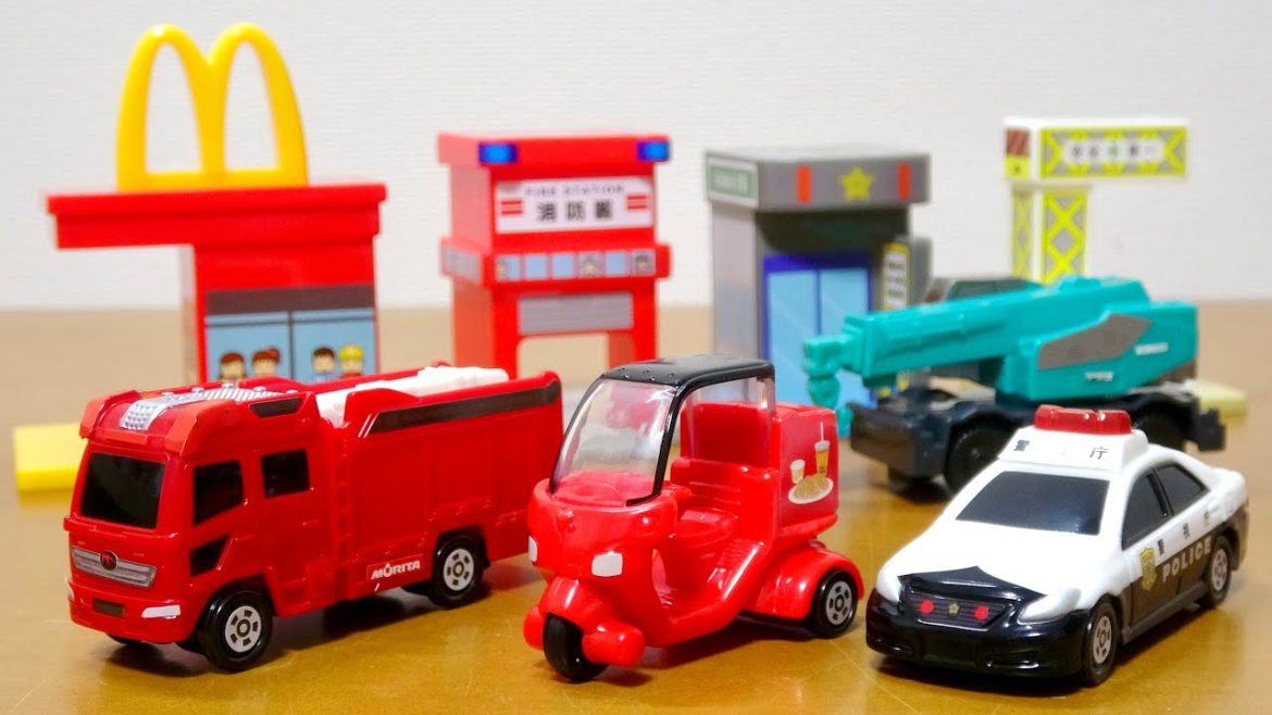 ハッピーセット トミカ 2021年4月16~ 第一弾 4種類 はたらくくるま の車両に情景パーツが付いてる!