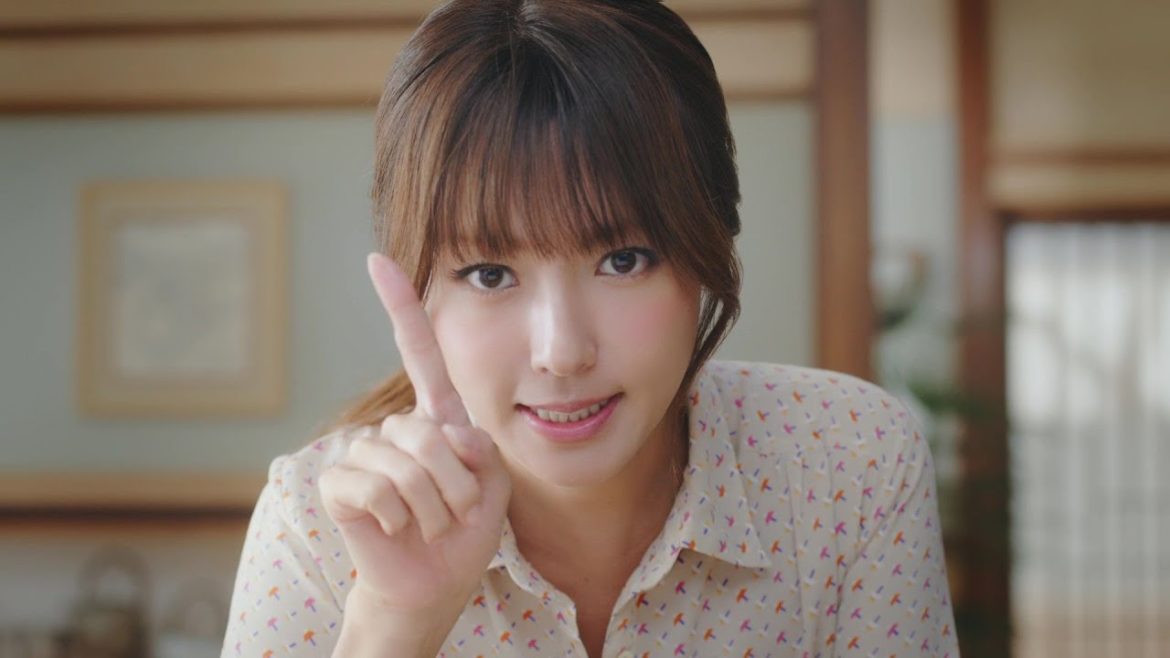深田恭子、エプロン姿でツンデレ看板娘に　「イルカの調教師になりたい」と願望明かす