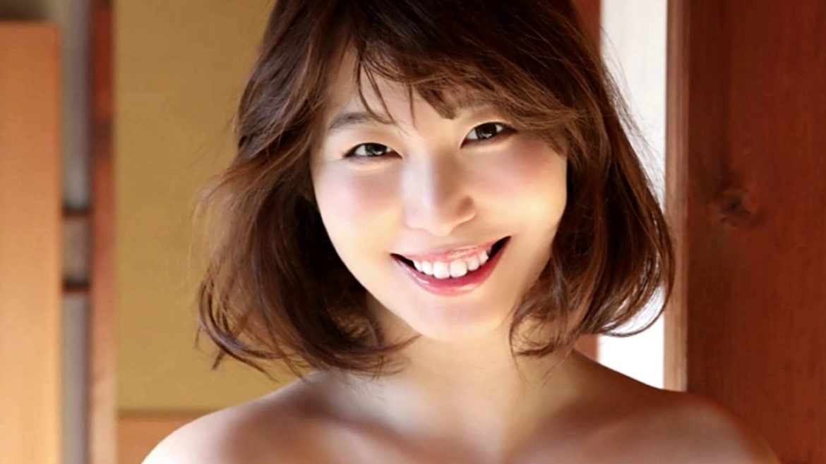 塩地美澄　癒やしボディを武器にグラビアでも人気を博している
