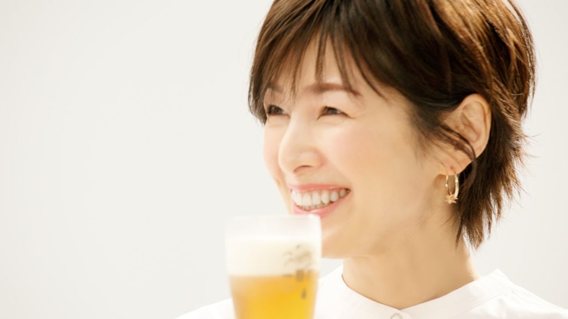 吉瀬美智子、おいしさに満面の笑み　すすめた唐沢寿明はニヤリ　「キリン一番搾り 糖質ゼロ」新テレビCM「一番搾りだから」編
