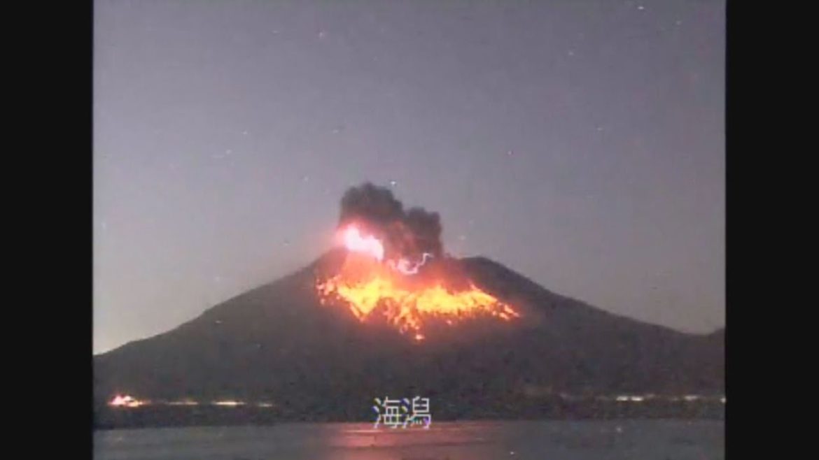 桜島が爆発的噴火で気象庁が会見 警戒レベル３に引き上げ
