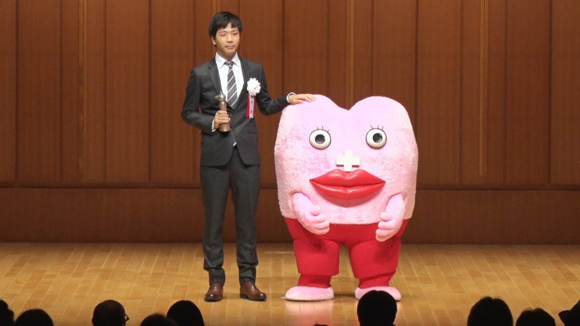 第23回手塚治虫文化賞贈呈式 マンガ大賞の有間しのぶさんらに 第23回手塚治虫文化賞贈呈式 マンガ大賞の有間しのぶさんらに