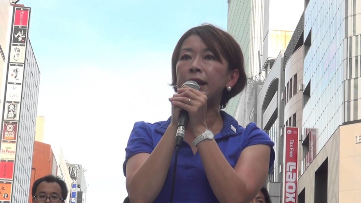 やっぱりカワイイ？！山尾志桜里「民進党」政調会長、演説@新宿伊勢丹前2016 07 03