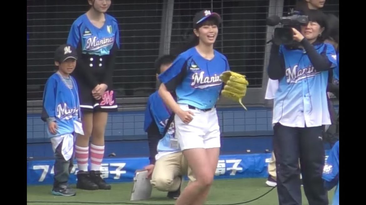 稲村亜美さんノーバン始球式 驚きの103km Awesome Baseball pitches videos.Japanese baseball