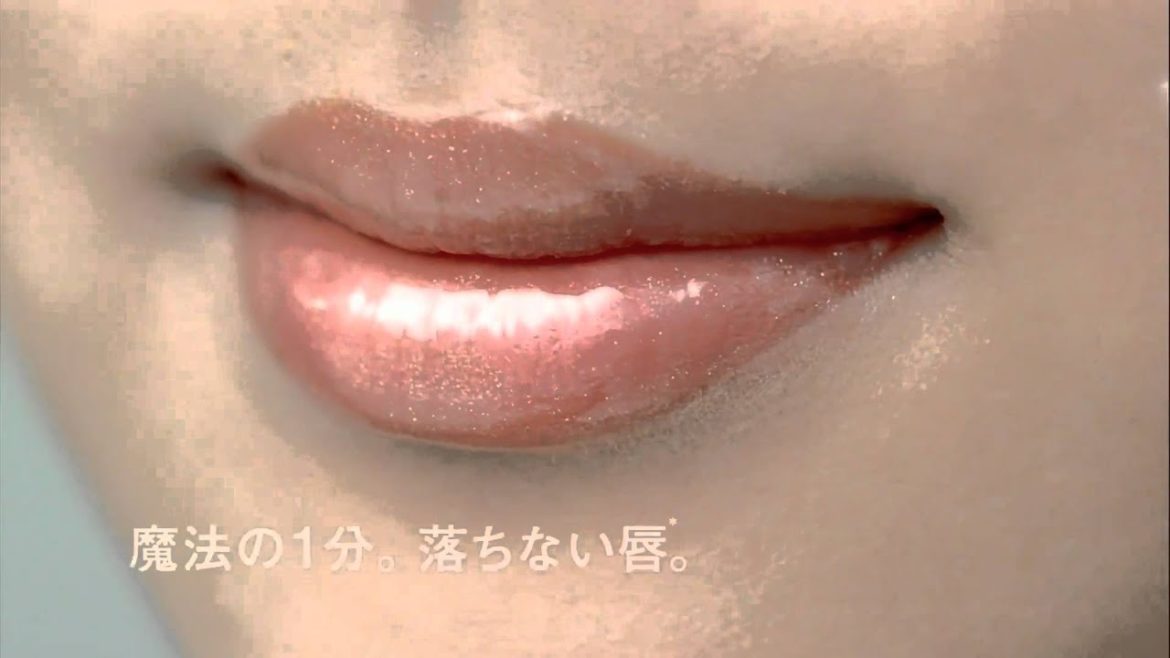 武井 咲 CM 資生堂 MAQuillAGE 【魔法の1分 落ちない唇 篇 15秒】