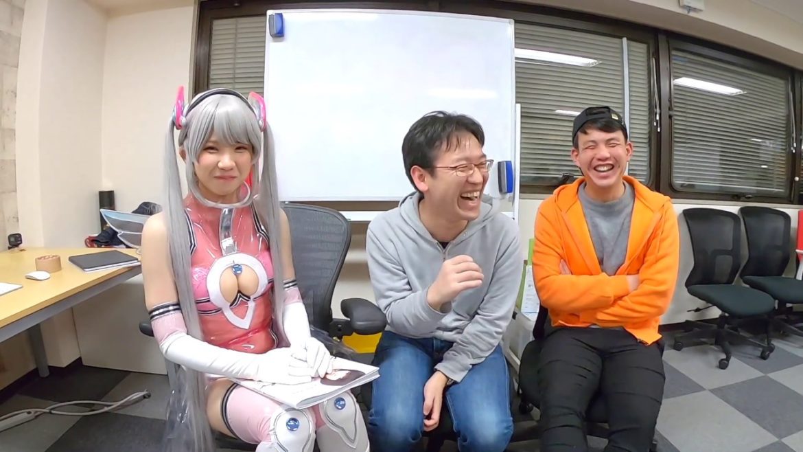 えなこさんの写真集を見ていたら本人が出てくるドッキリの裏話