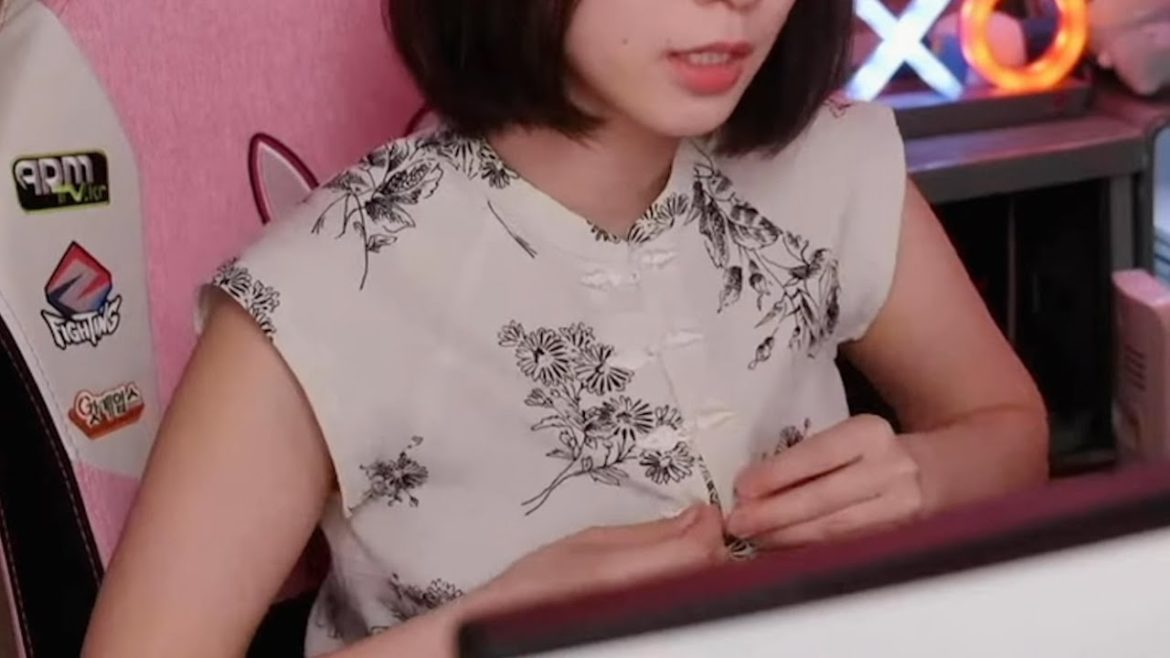 まさかここで脱ぐなんてこと…ないよね？