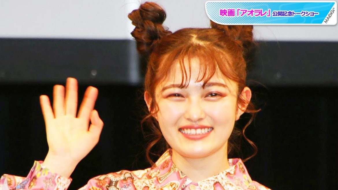 井上咲楽、“太眉卒業”で話題　インパクト大！　カラフルセットアップ×ツインお団子ヘアで個性派コーデ