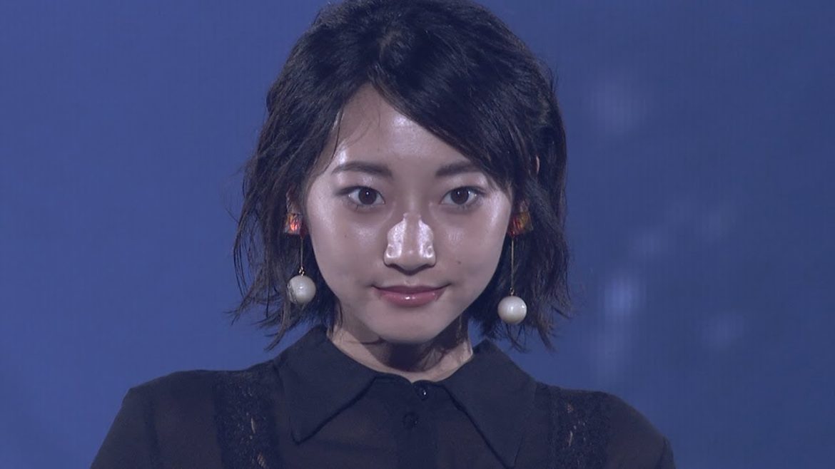 武田玲奈がクールな黒コーデで神コレに登場！