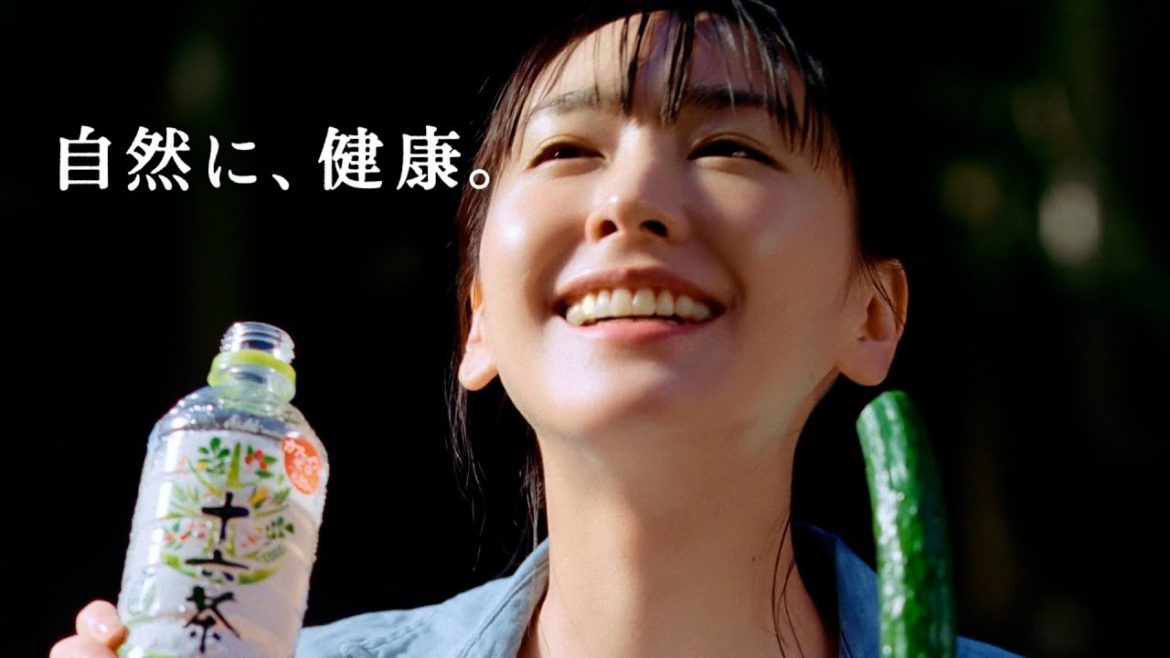 新垣結衣＆となりのお兄さん”中村倫也とのムズキュンな関係が気になる！　アサヒ十六茶「自然に、健康。」となりのお姉さん夏編21＆メイキング